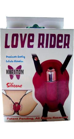 Love Rider jest wyjtkowym echtaczkowym wibratorem dla kadej kobiety chccej zwikszy swoj rozkosz. Wibrator montuje si na regulowanych paskach wok ud, dziki temu moe by stosowany zarwno przez kobiety smuke, jak i te pulchniejsze. Posiada wiele trybw wibracji. Rozmiar 100 mm x 65 mm x 32mm.